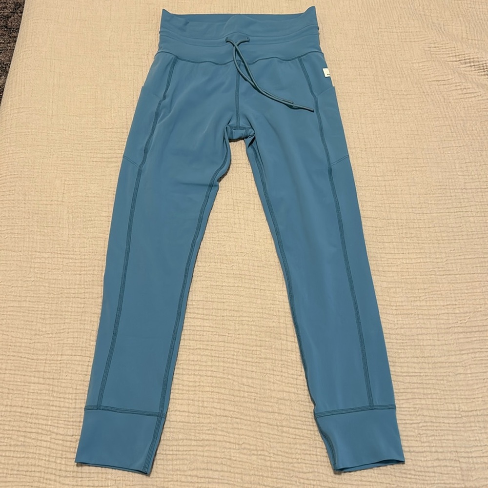 Vuori daily pocket legging-  excellent condition size small
